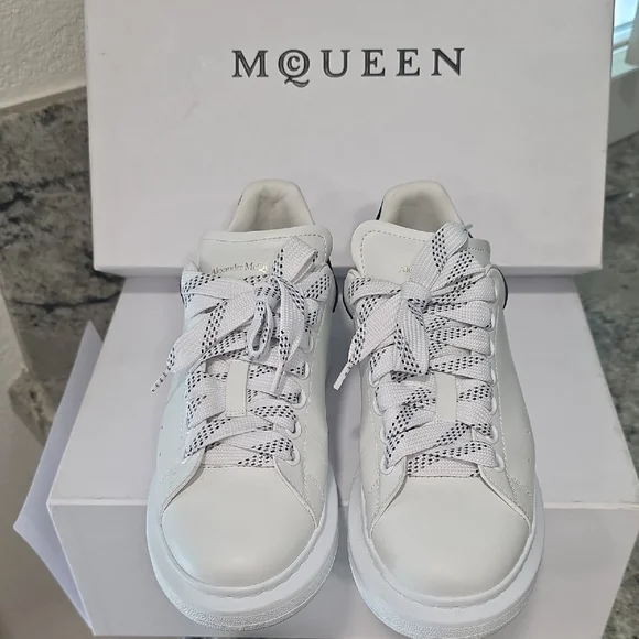 Alexander McQueen Oversized White Sneakers - Picture 5 of 10
